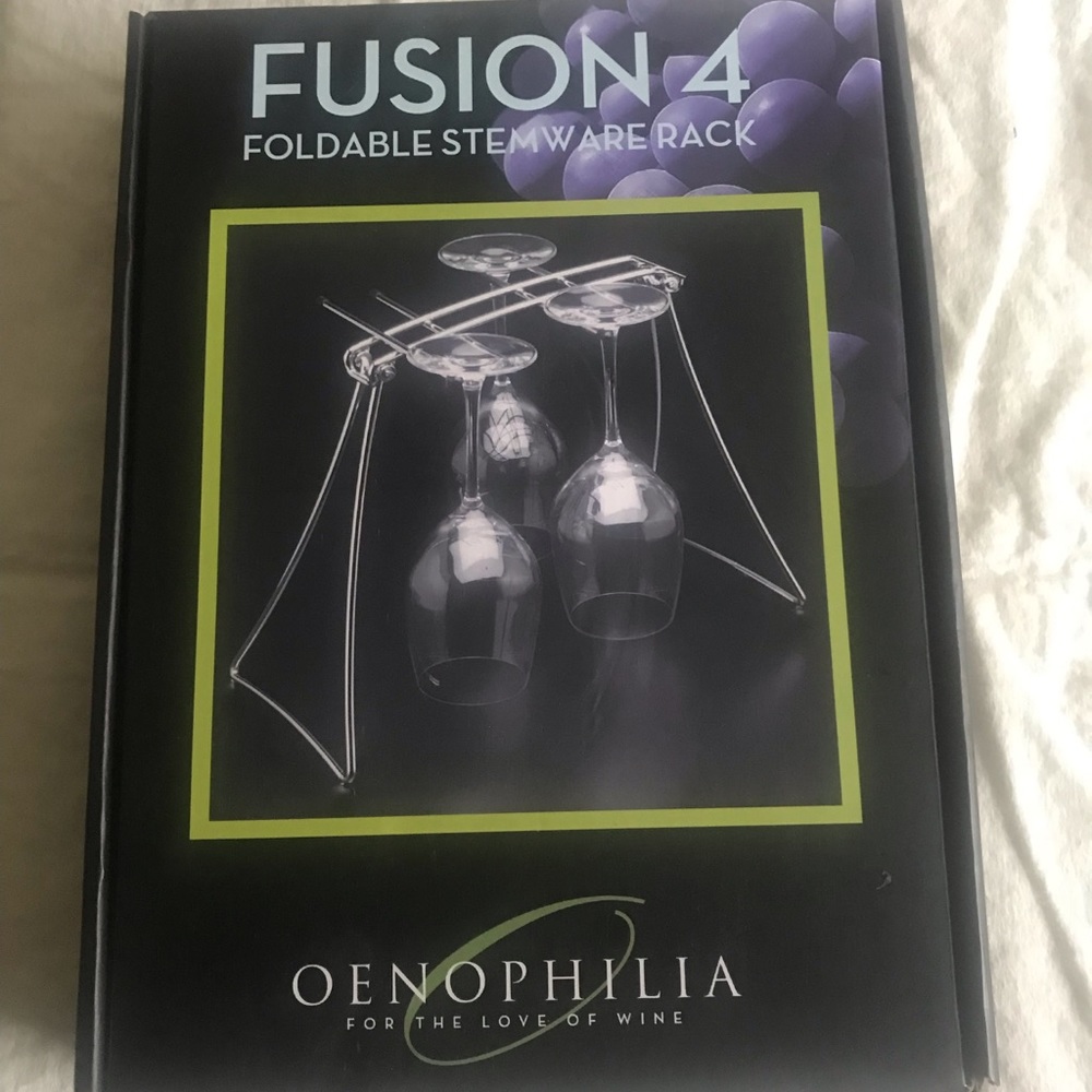 Oenophilia Fusion 4 foldable stemware lightweight metal rack